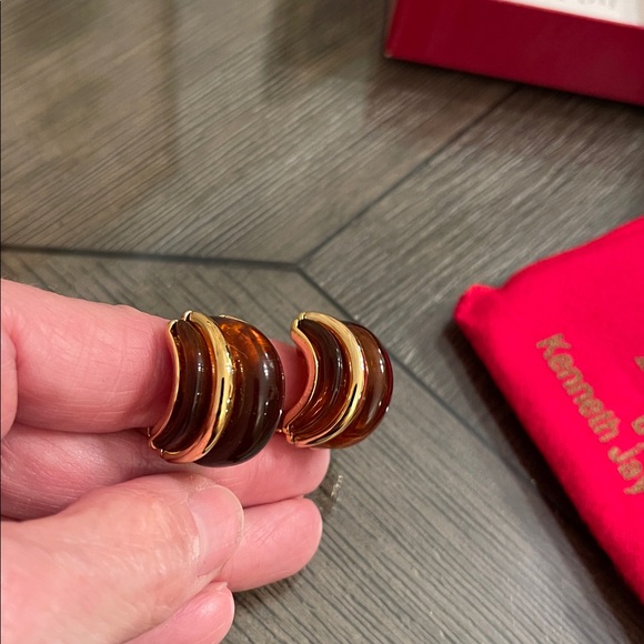 Kenneth Jay Lane Gold-tone and Tortoise Acrylic Clip Earrings - Picture 14 of 17